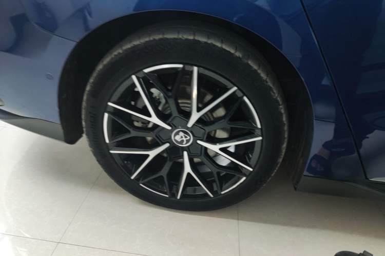 Used BYD Han 2022 EV Genesis Edition 610KM All-Wheel Drive Premium Model Right Rear Wheel Hub
