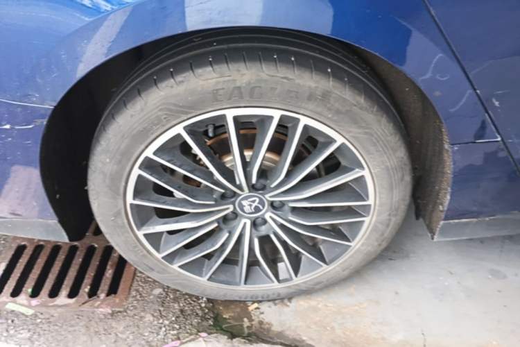 Used BYD Han 2022 DM-i 121KM Luxury Model Right Rear Wheel Hub