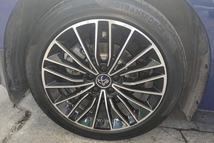 Used BYD Han 2022 DM-i 121KM Luxury Model Right Rear Wheel Hub