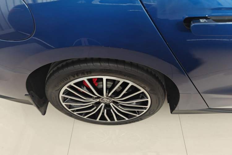 Used BYD Han 2022 DM-i 121KM Luxury Model Right Rear Wheel Hub