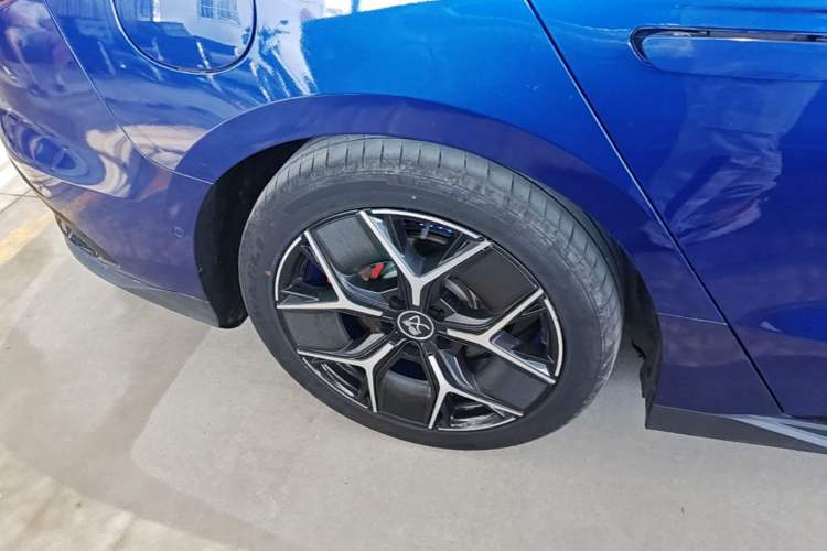Used BYD Han 2022 EV Genesis Edition 715 km Front-Wheel-Drive Flagship Model Right Rear Wheel Hub