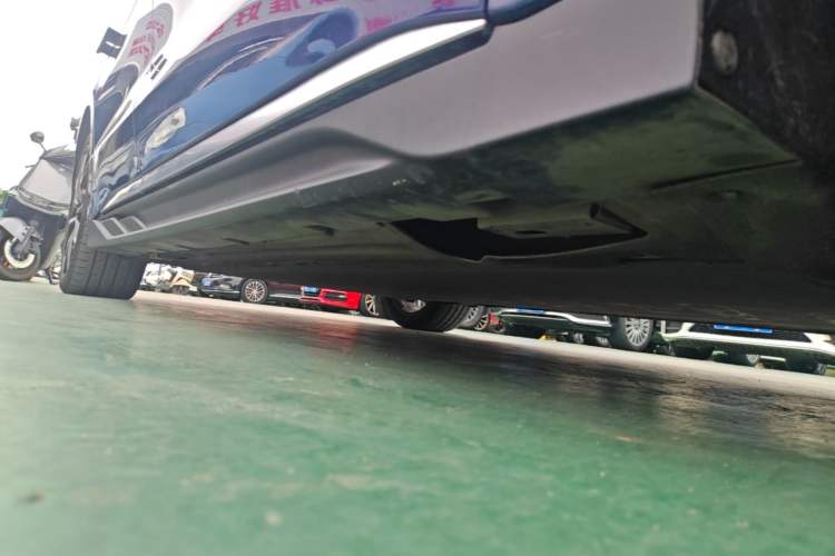 Used BYD Han 2022 EV Genesis Edition 610KM All-Wheel Drive Premium Model Right Side Sill