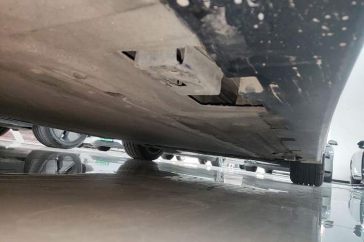 Used BYD Han 2022 EV Genesis Edition 610KM All-Wheel Drive Premium Model Right Side Sill