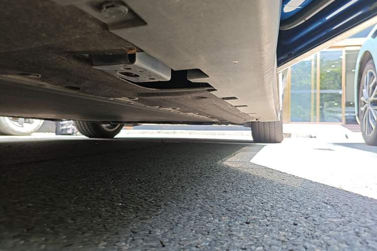 Used BYD Han 2022 EV Genesis Edition 610KM All-Wheel Drive Premium Model Right Side Sill