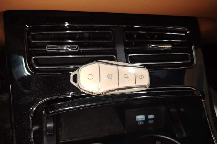 Used BYD Han 2022 EV Genesis Edition 715KM Front-Wheel-Drive Prestige Model Vehicle Key