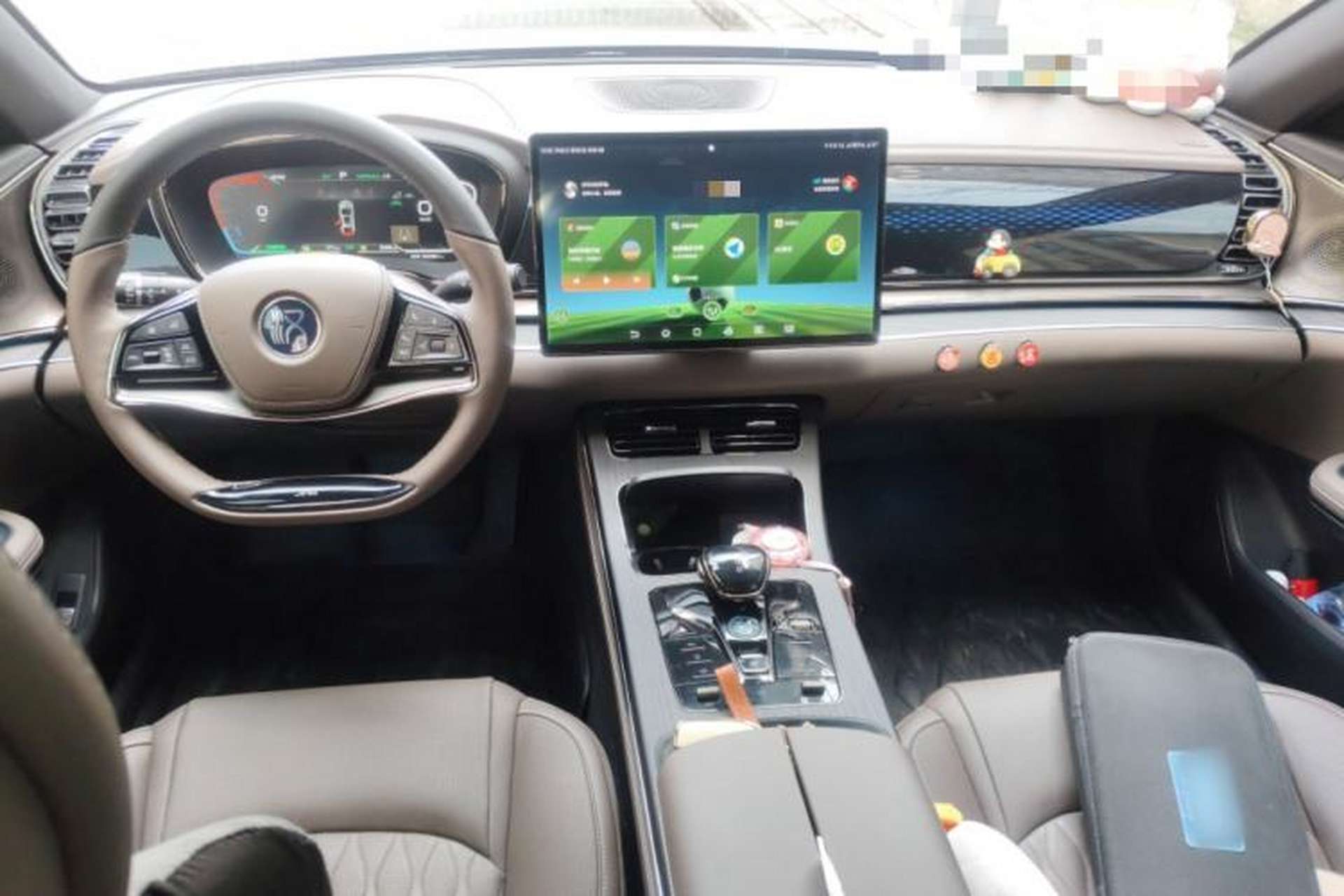 Used BYD Han 2022 DM-i 121KM Luxury Model Center Console