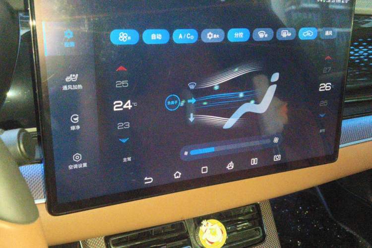 Used BYD Han 2022 EV Genesis Edition 715 km Front-Wheel-Drive Flagship Model Audio And AC Panel