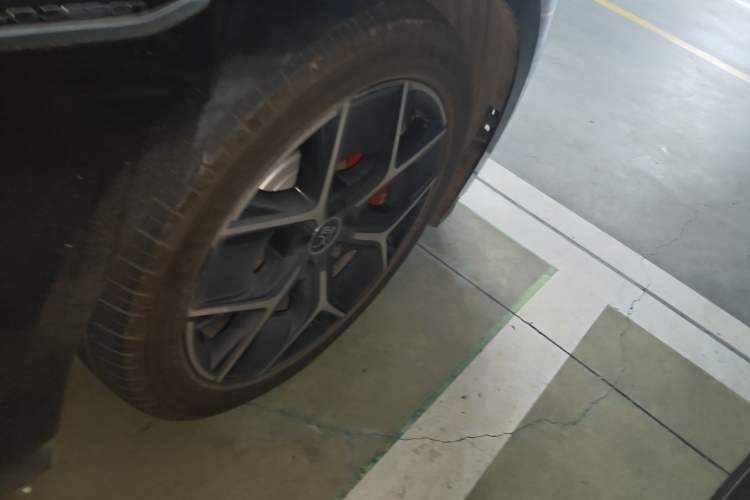 Used BYD Han 2022 EV Genesis Edition 715KM Front-Wheel-Drive Prestige Model Right Front Wheel Hub