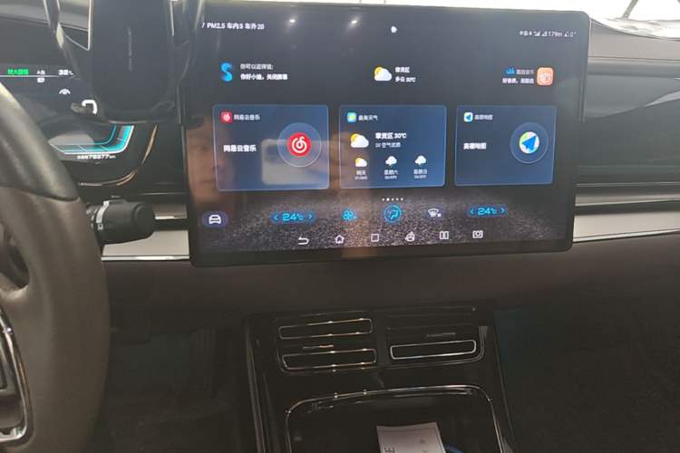 Used BYD Han 2022 EV Genesis Edition 715KM Front-Wheel-Drive Prestige Model Audio And AC Panel