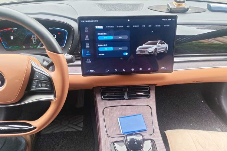 Used BYD Han 2022 DM-i 121KM Luxury Model Audio And AC Panel