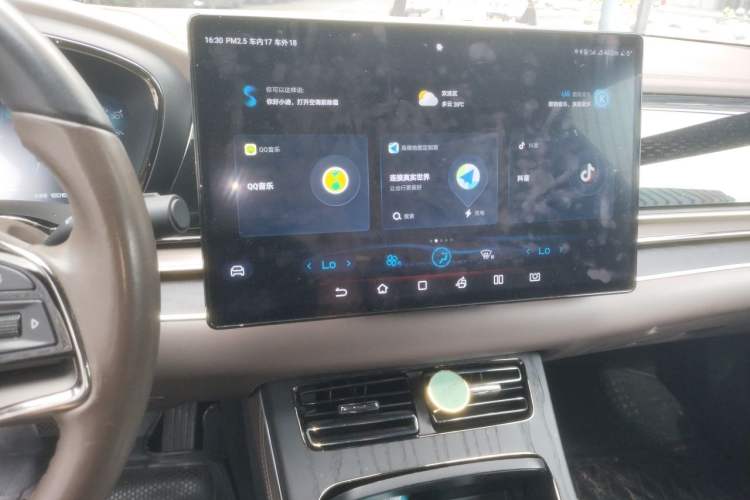 Used BYD Han 2022 DM-i 121KM Luxury Model Audio And AC Panel