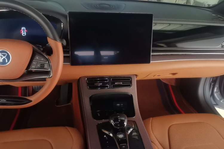 Used BYD Han 2022 DM-i 121KM Luxury Model Audio And AC Panel