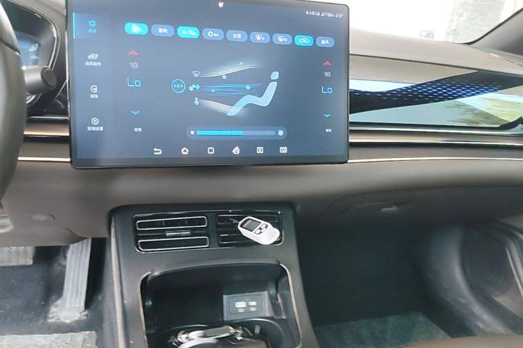 Used BYD Han 2022 EV Genesis Edition 715 km Front-Wheel-Drive Flagship Model Audio And AC Panel
