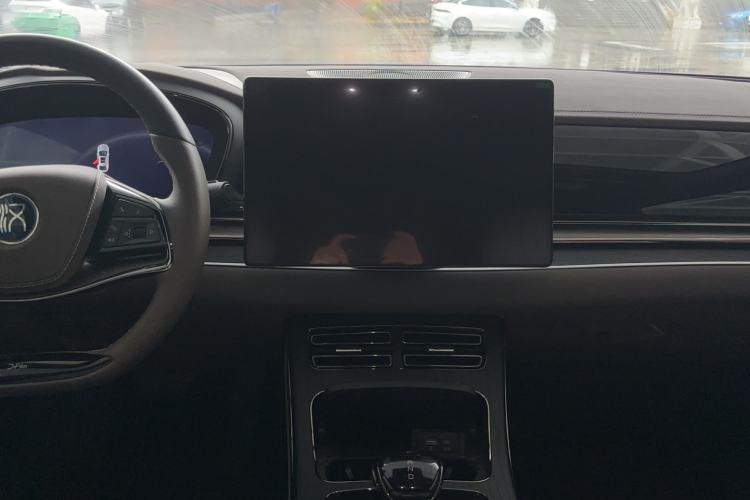 Used BYD Han 2022 DM-i 121KM Luxury Model Audio And AC Panel