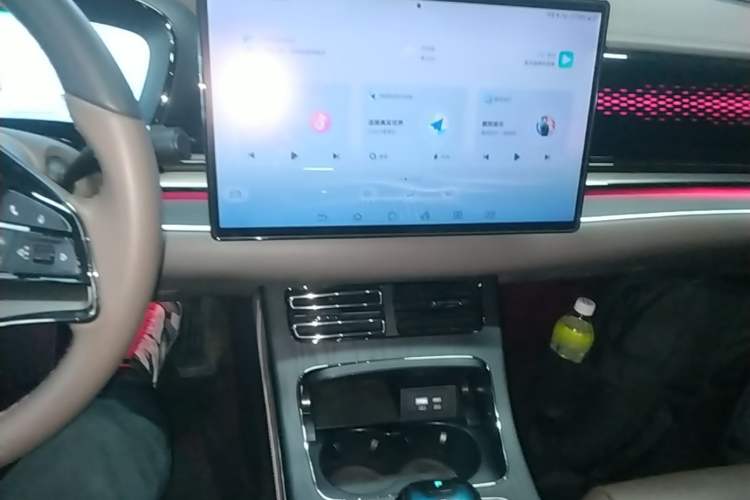 Used BYD Han 2022 DM-i 121KM Luxury Model Audio And AC Panel