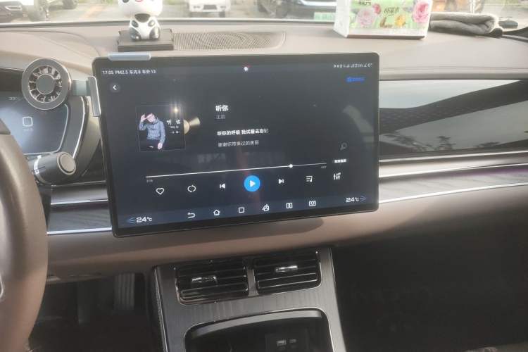 Used BYD Han 2022 DM-i 121KM Luxury Model Audio And AC Panel