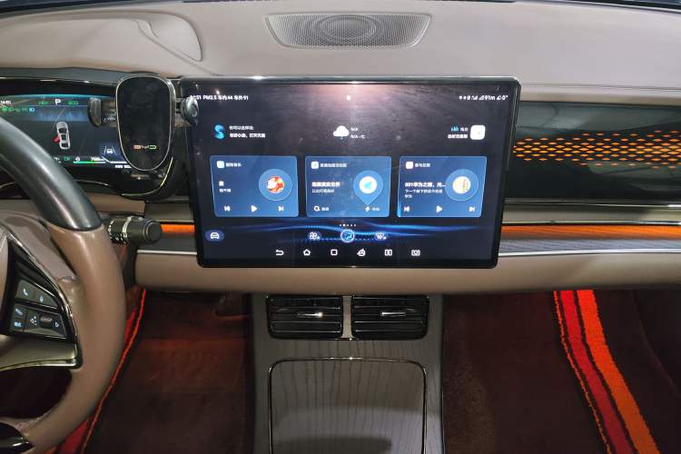 Used BYD Han 2022 DM-i 121KM Luxury Model Audio And AC Panel
