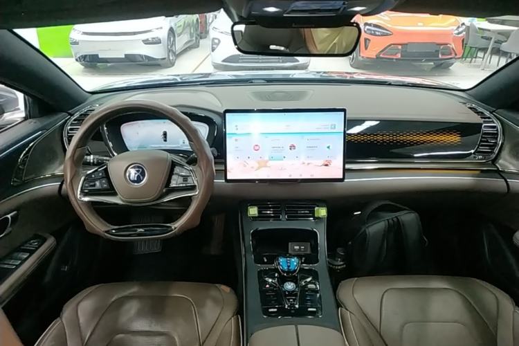 Used BYD Han 2022 DM-i 121KM Luxury Model Center Console
