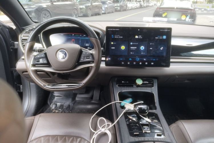 Used BYD Han 2022 DM-i 121KM Luxury Model Center Console