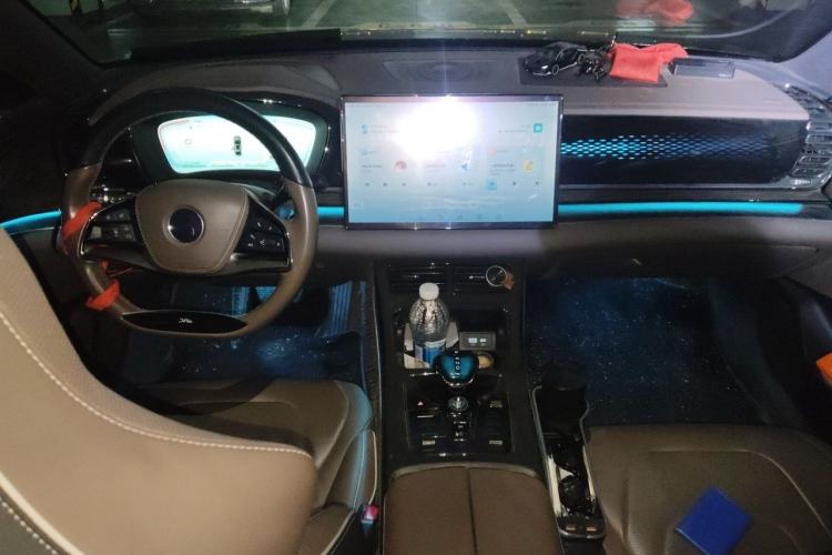 Used BYD Han 2022 DM-i 121KM Luxury Model Center Console