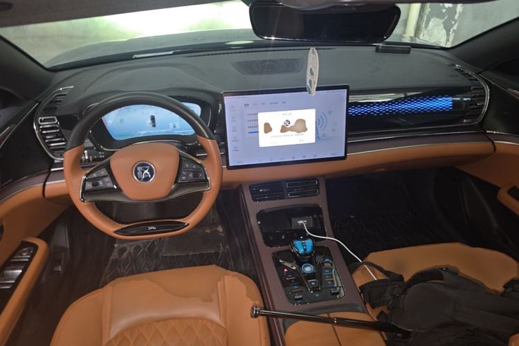 Used BYD Han 2022 DM-i 121KM Luxury Model Center Console