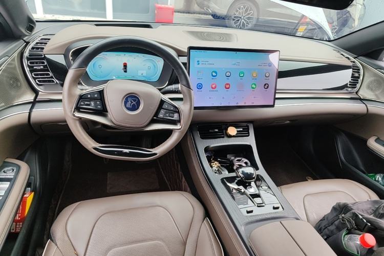 Used BYD Han 2022 EV Genesis Edition 610KM All-Wheel Drive Premium Model Center Console