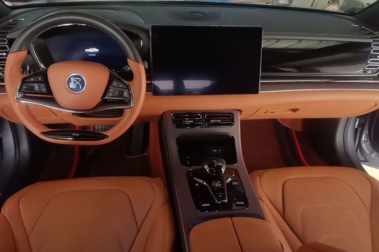 Used BYD Han 2022 DM-i 121KM Luxury Model Center Console