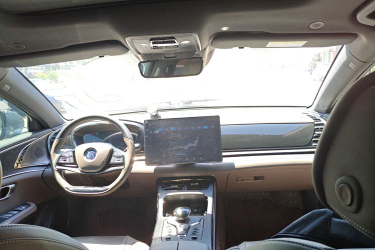 Used BYD Han 2022 DM-i 121KM Luxury Model Center Console