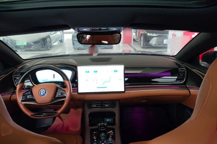 Used BYD Han 2022 DM-i 121KM Luxury Model Center Console