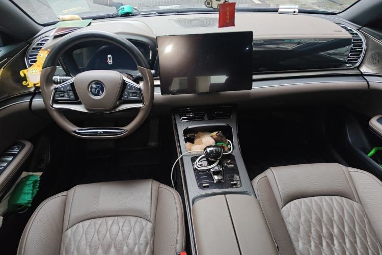 Used BYD Han 2022 DM-i 121KM Luxury Model Center Console