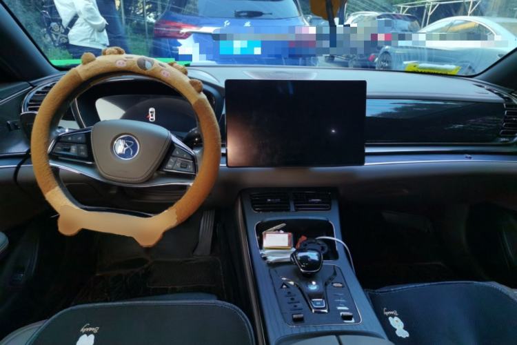 Used BYD Han 2022 DM-i 121KM Luxury Model Center Console
