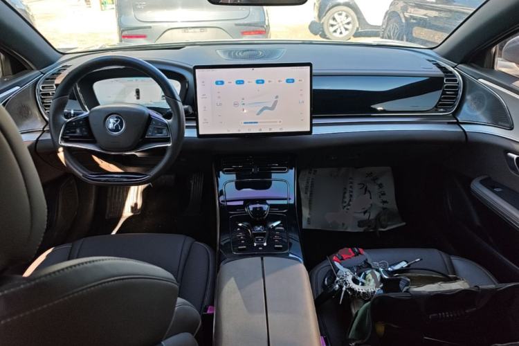 Used BYD Han 2022 EV Genesis Edition 715KM Front-Wheel-Drive Prestige Model Center Console