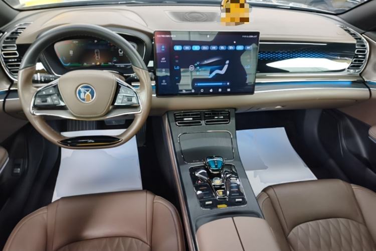 Used BYD Han 2022 DM-i 121KM Luxury Model Center Console