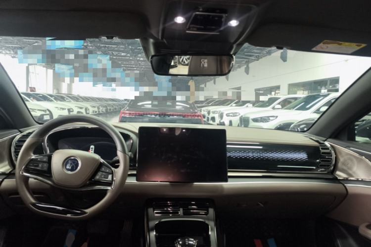 Used BYD Han 2022 DM-i 121KM Luxury Model Center Console