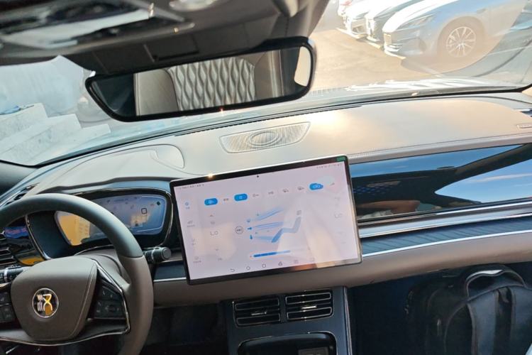 Used BYD Han 2022 DM-i 121KM Luxury Model Center Console