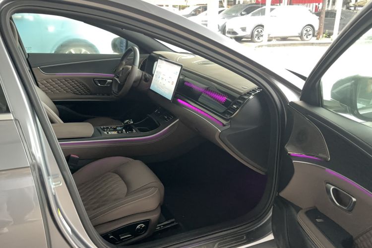 Used BYD Han 2022 DM-i 121KM Luxury Model Center Console