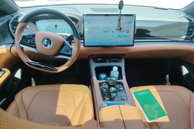 Used BYD Han 2022 DM-i 121KM Luxury Model Center Console