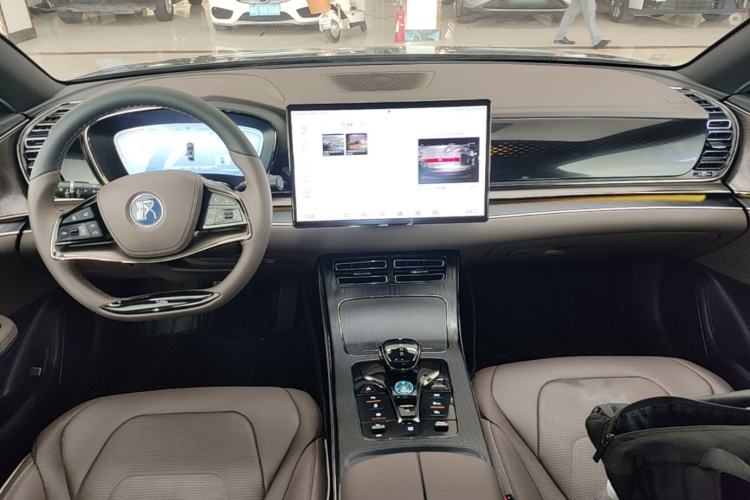 Used BYD Han 2022 DM-i 121KM Luxury Model Center Console