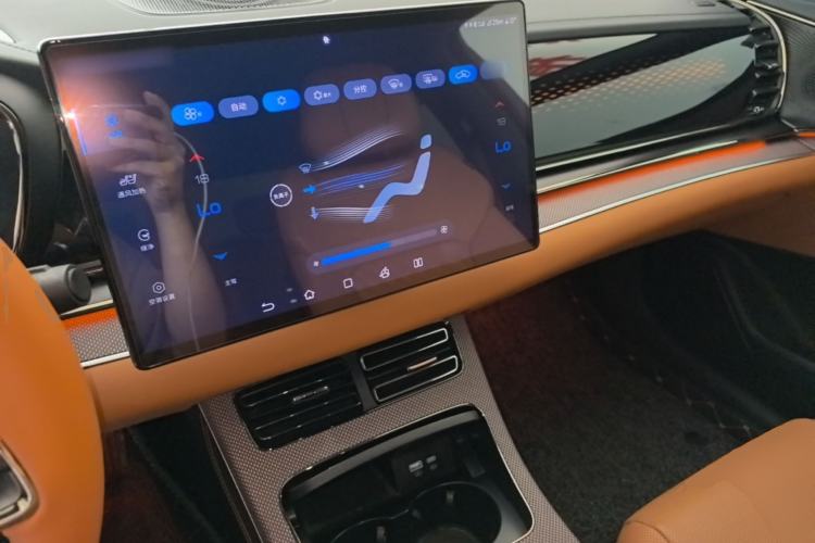Used BYD Han 2022 DM-i 121KM Luxury Model Center Console