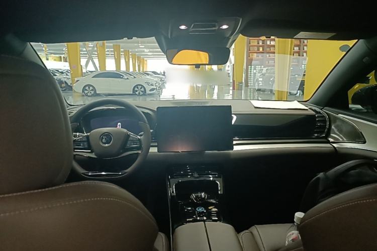 Used BYD Han 2022 EV Genesis Edition 715KM Front-Wheel-Drive Prestige Model Center Console