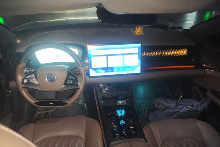 Used BYD Han 2022 DM-i 121KM Luxury Model Center Console