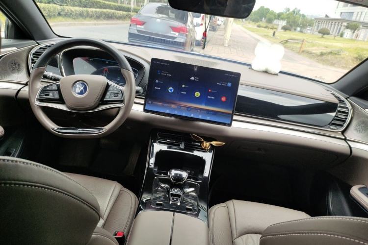 Used BYD Han 2022 DM-i 121KM Prestige Model Center Console