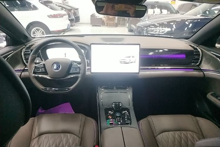Used BYD Han 2022 EV Genesis Edition 715 km Front-Wheel-Drive Flagship Model Center Console