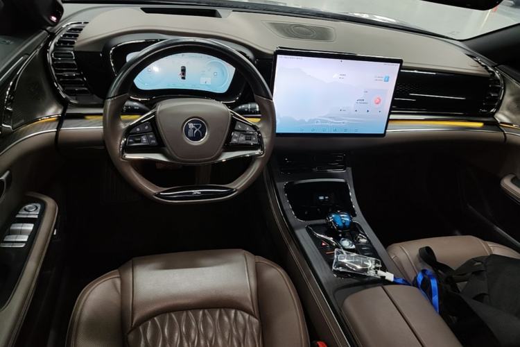 Used BYD Han 2022 EV Genesis Edition 715 km Front-Wheel-Drive Flagship Model Center Console