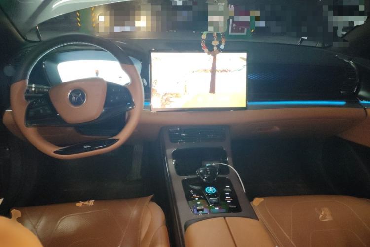 Used BYD Han 2022 DM-i 121KM Luxury Model Center Console
