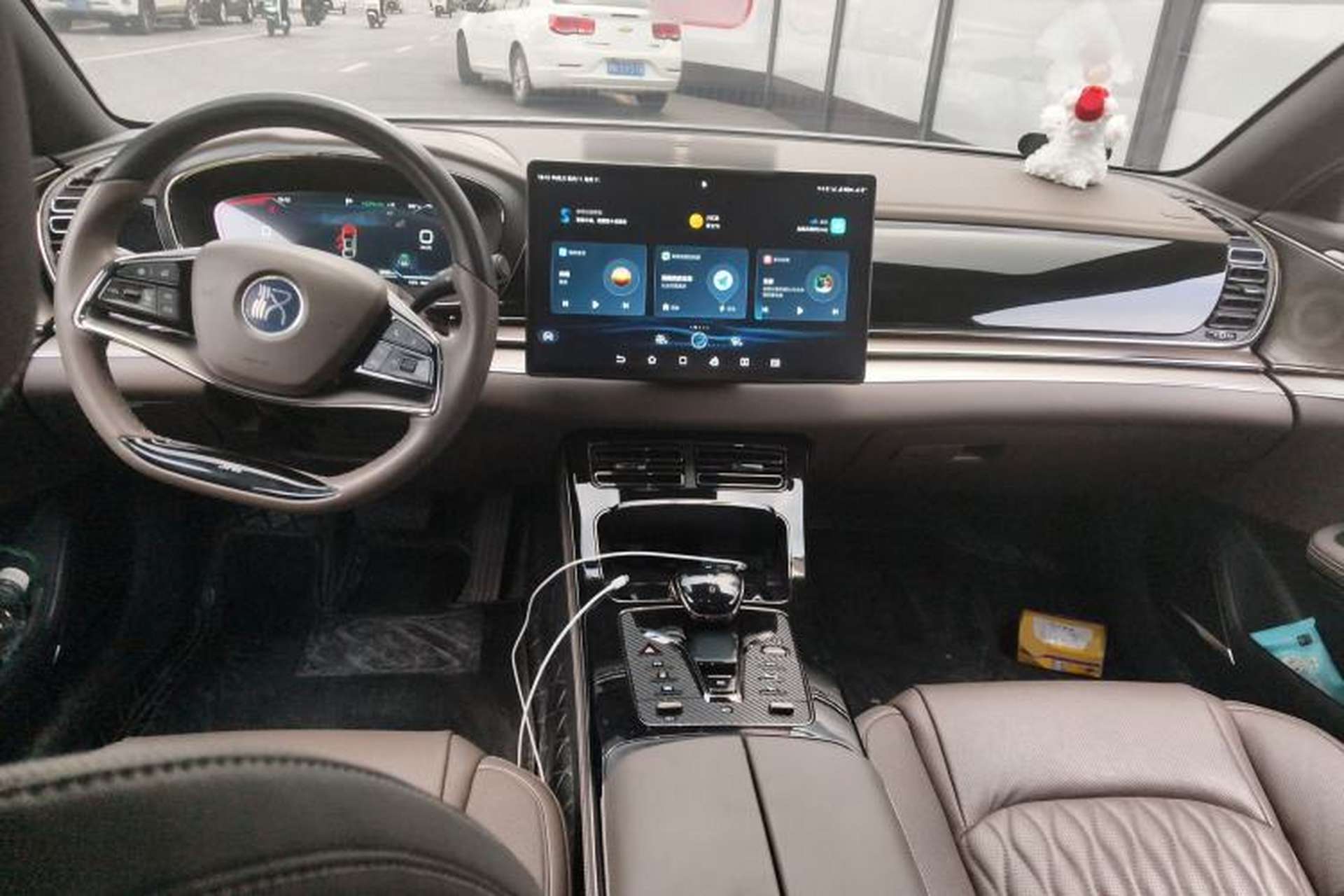 Used BYD Han 2022 DM-i 121KM Prestige Model Center Console