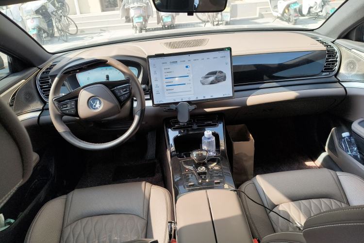 Used BYD Han 2022 DM-i 121KM Prestige Model Center Console