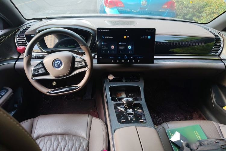 Used BYD Han 2022 DM-i 121KM Luxury Model Center Console