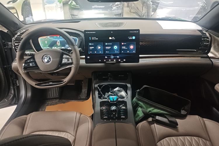 Used BYD Han 2022 EV Genesis Edition 715KM Front-Wheel-Drive Prestige Model Center Console