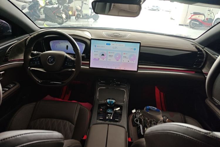 Used BYD Han 2022 DM-i 121KM Luxury Model Center Console
